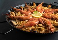 seafood-noodles-detail-seen-close-up-macro-fideua